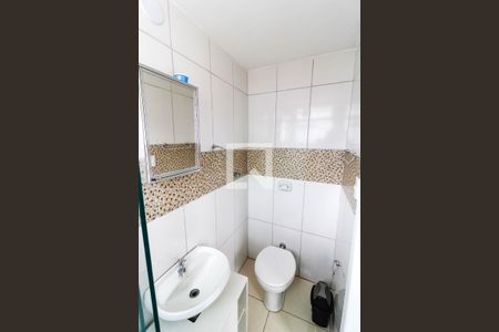 Banheiro de kitnet/studio para alugar com 1 quarto, 25m² em Cidade Baixa, Porto Alegre