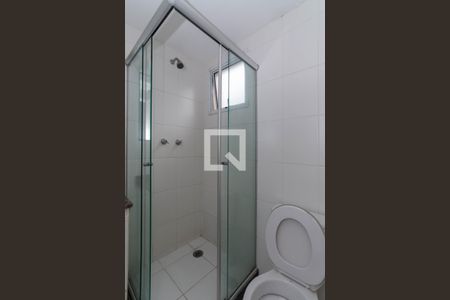 Banheiro da suíte de apartamento para alugar com 2 quartos, 59m² em Jardim Flor da Montanha, Guarulhos