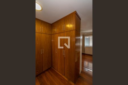 Closet da Suíte  de apartamento para alugar com 4 quartos, 130m² em Vila Itapura, Campinas