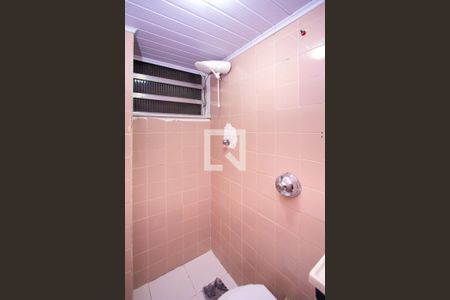 Banheiro de apartamento para alugar com 1 quarto, 48m² em Barro Vermelho, São Gonçalo
