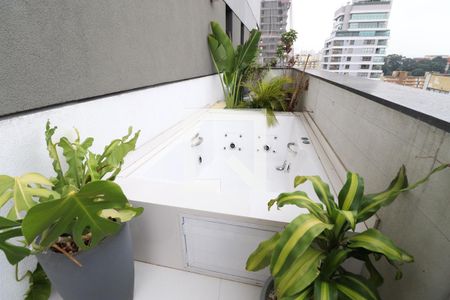 Banheira de apartamento à venda com 1 quarto, 78m² em Pinheiros, São Paulo