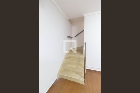 Escada de casa para alugar com 2 quartos, 113m² em Santana, São Paulo