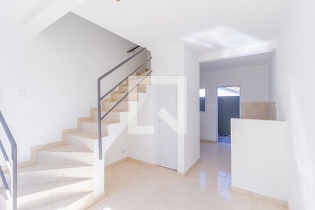 Sala de casa de condomínio para alugar com 2 quartos, 45m² em Vila Santa Terezinha, Carapicuíba