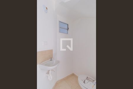 Lavabo de casa de condomínio para alugar com 2 quartos, 45m² em Vila Santa Terezinha, Carapicuíba