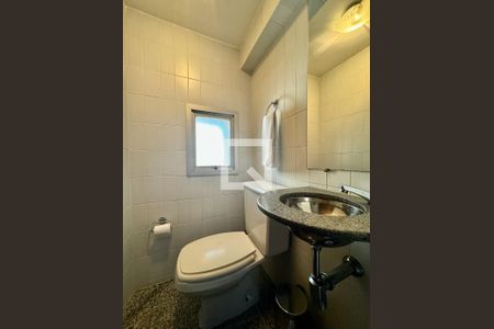Banheiro de apartamento à venda com 1 quarto, 55m² em Lourdes, Belo Horizonte