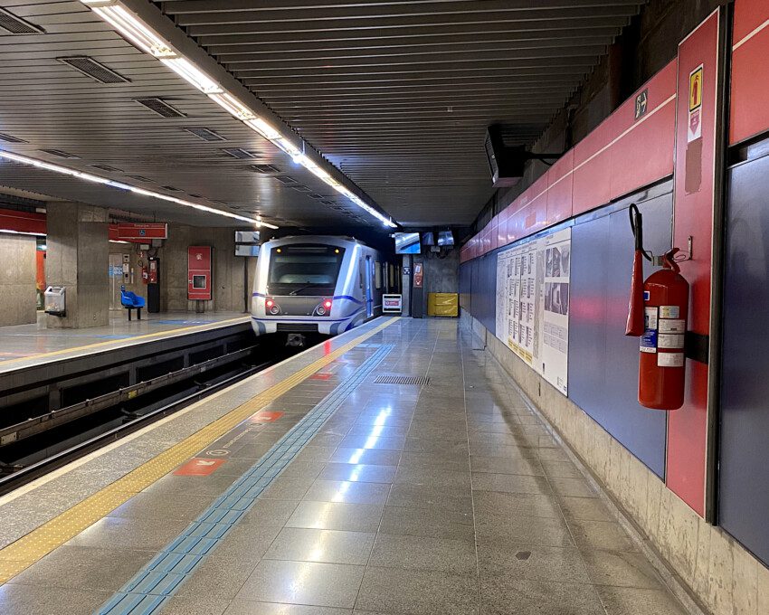 Foto que ilustra matéria sobre Estação da Sé mostra o vagão da estação