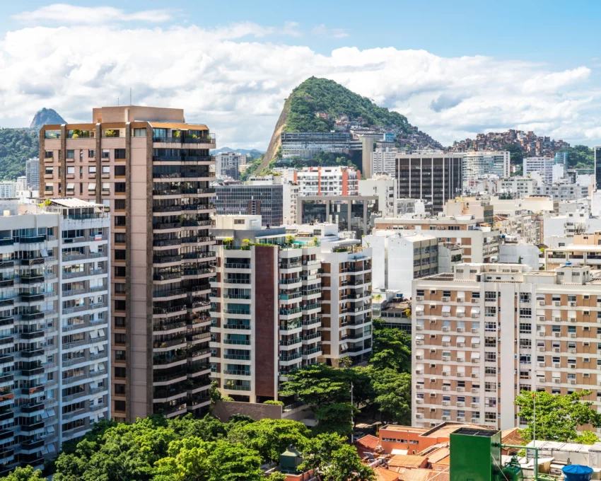 Imagem da paisagem urbana do Rio de Janeiro para ilustrar matéria sobre o ranking das cidades mais seguras do Rio de Janeiro