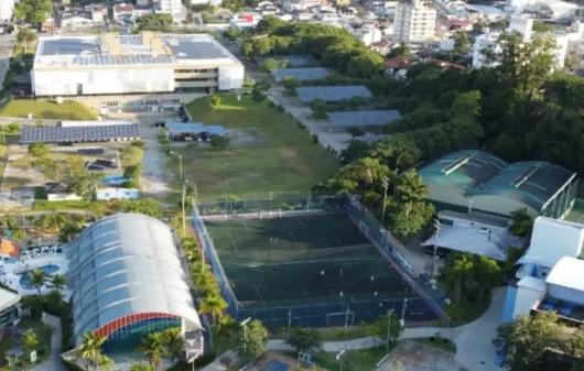 Foto que ilustra matéria sobre clubes em Florianópolis mostra o Elase Clube Social e Desportivo visto do alto (Foto: Divulgação)
