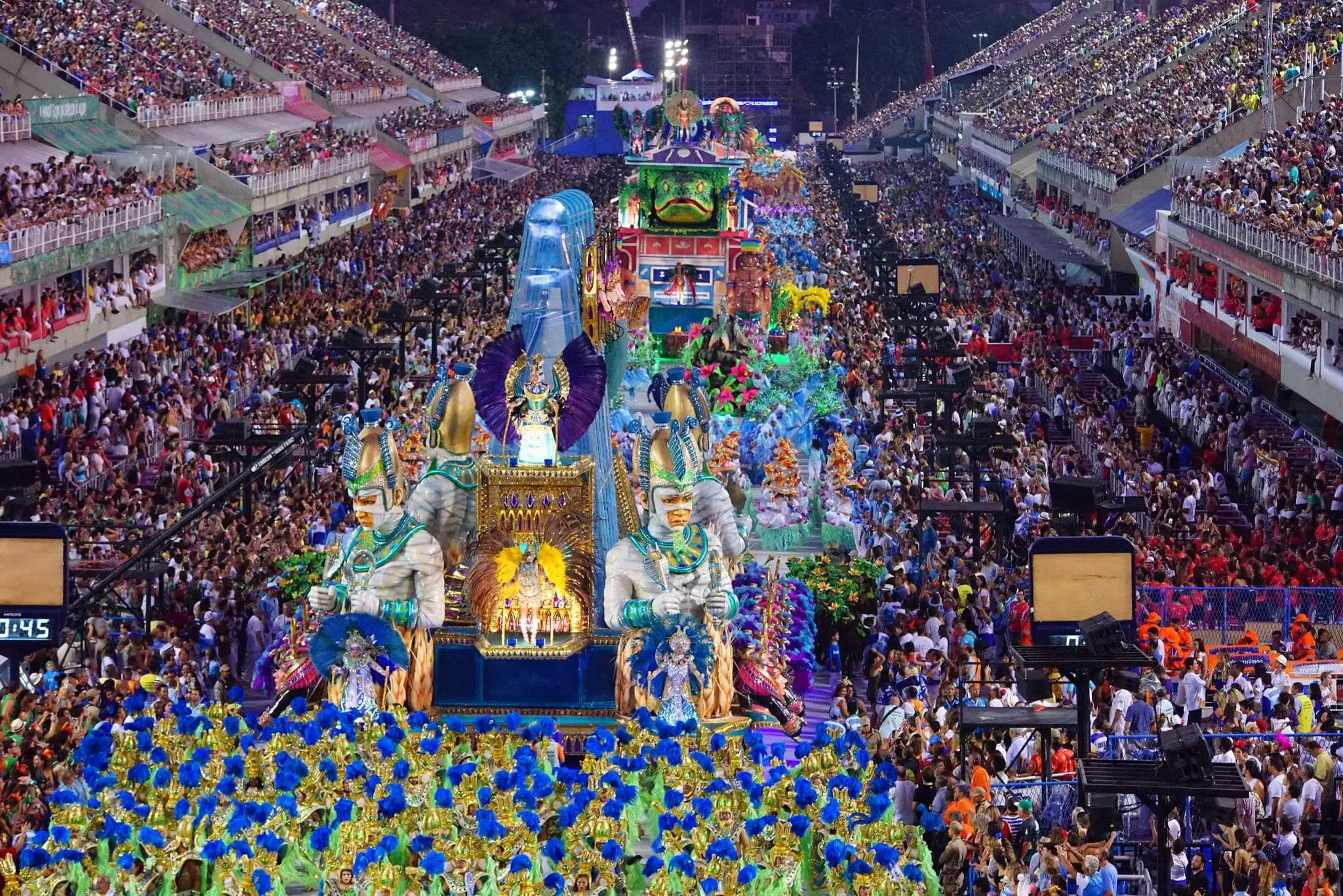 Como é comemorado o carnaval nas cidades grandes?