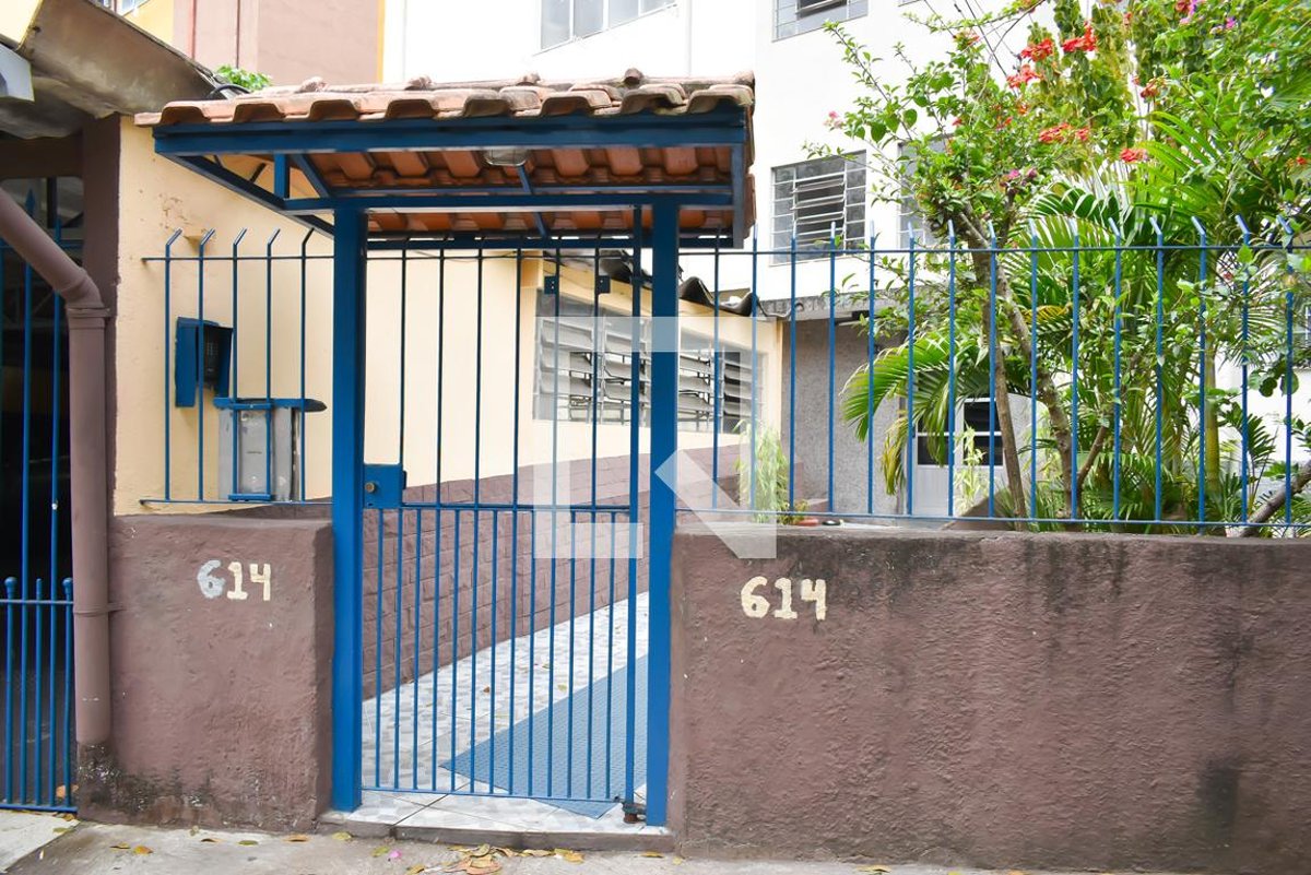 Condomínio em Avenida Professora Virgília Rodrigues Alves de Carvalho