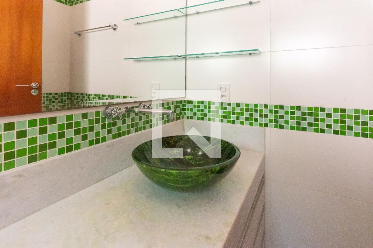 Casa à Venda - Swiss Park, 4 Quartos,  265 m2 em , Campinas - sp | SoloBR