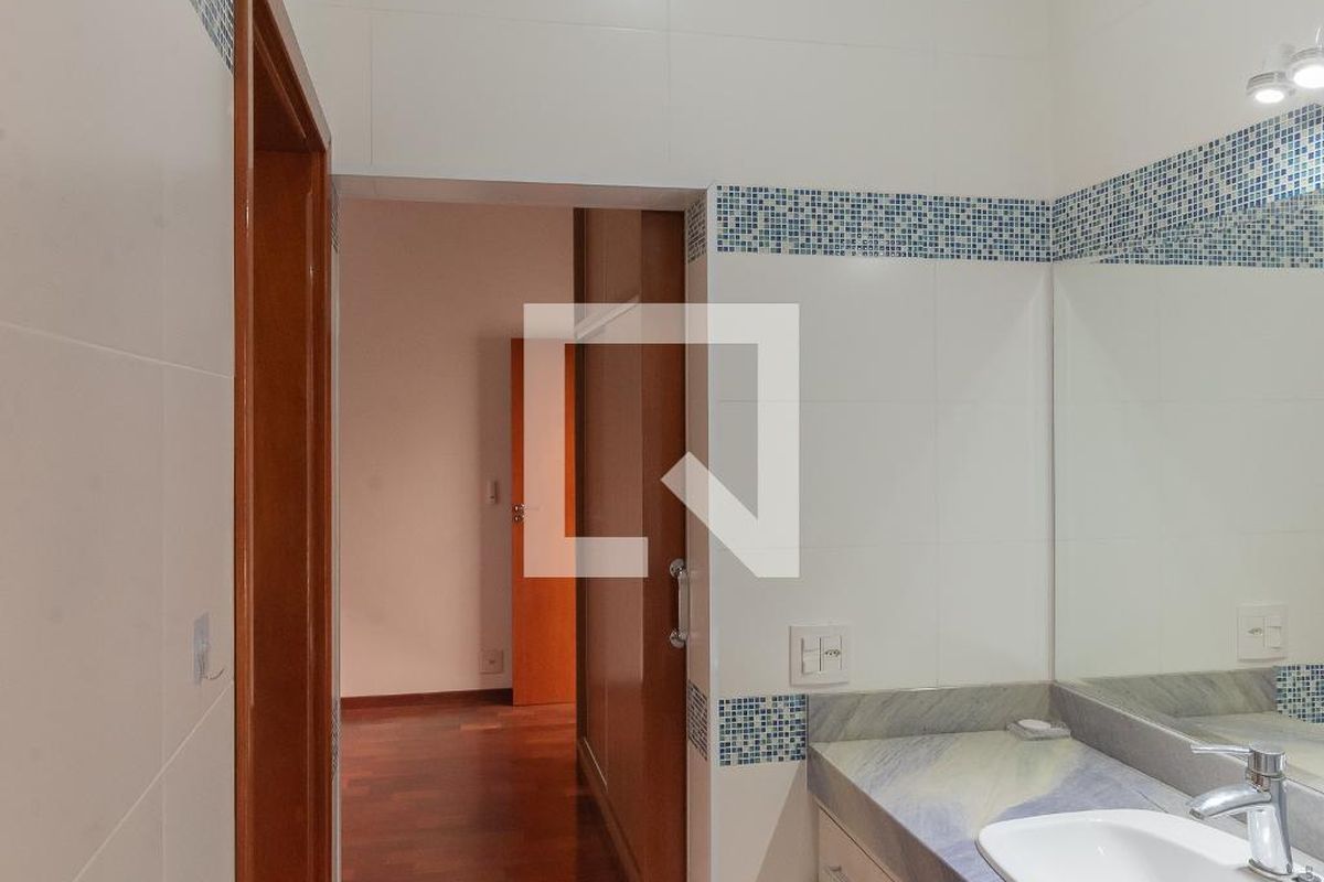 Casa à Venda - Swiss Park, 4 Quartos,  265 m2 em , Campinas - sp | SoloBR