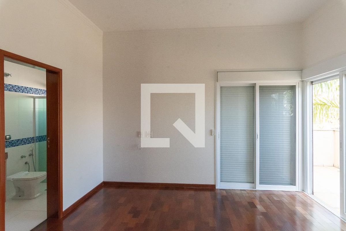 Casa à Venda - Swiss Park, 4 Quartos,  265 m2 em , Campinas - sp | SoloBR