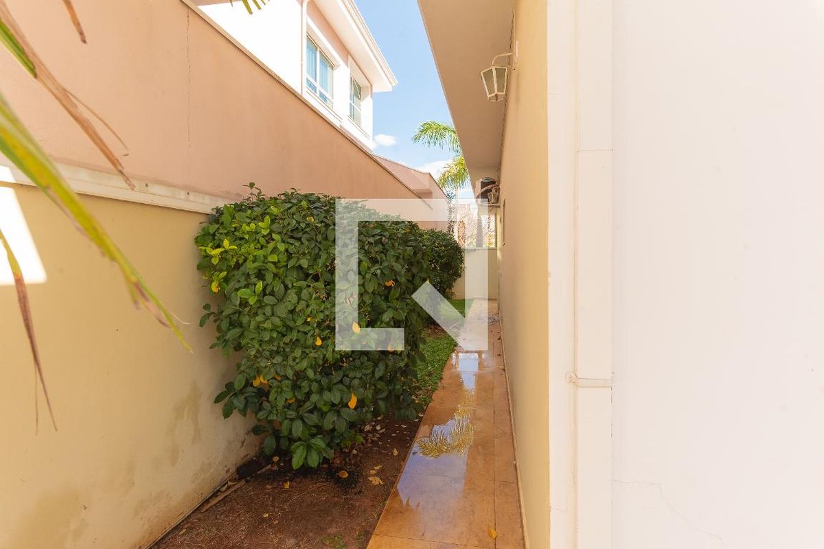 Casa à Venda - Swiss Park, 4 Quartos,  265 m2 em , Campinas - sp | SoloBR