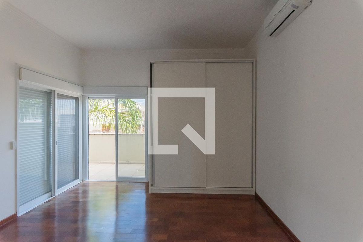 Casa à Venda - Swiss Park, 4 Quartos,  265 m2 em , Campinas - sp | SoloBR