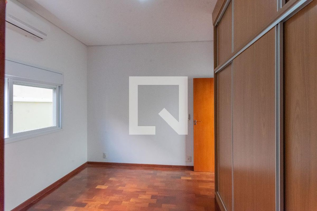 Casa à Venda - Swiss Park, 4 Quartos,  265 m2 em , Campinas - sp | SoloBR