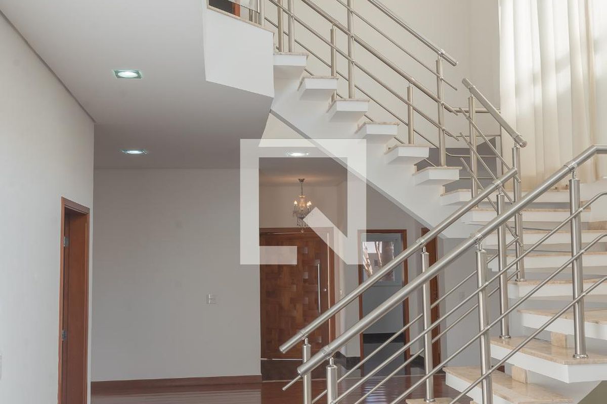 Casa à Venda - Swiss Park, 4 Quartos,  265 m2 em , Campinas - sp | SoloBR