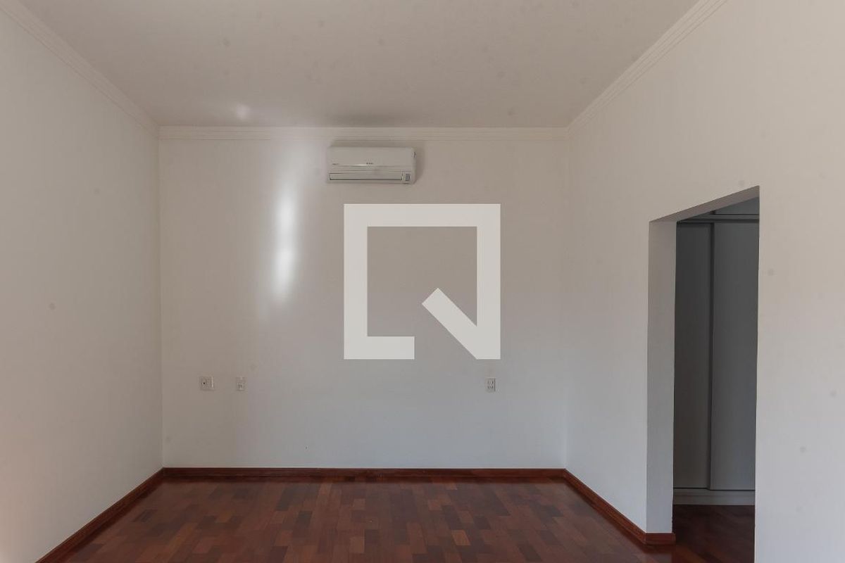 Casa à Venda - Swiss Park, 4 Quartos,  265 m2 em , Campinas - sp | SoloBR