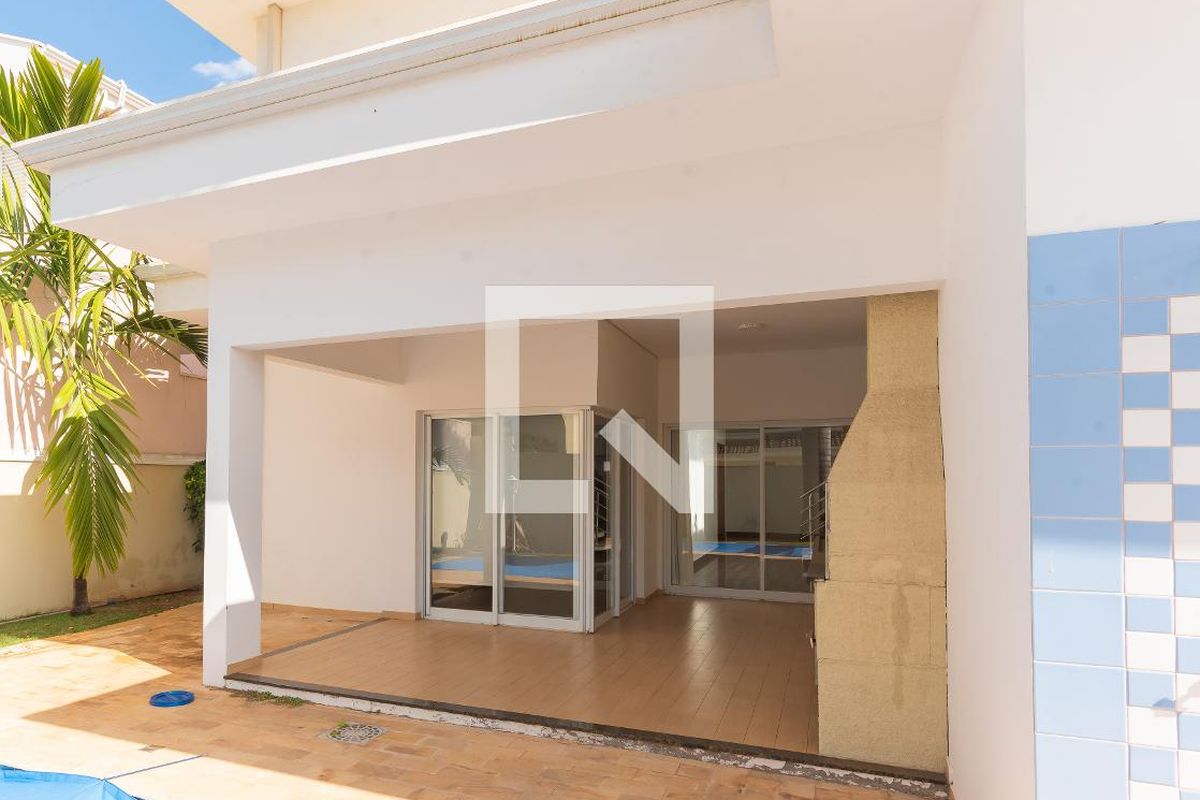 Casa à Venda - Swiss Park, 4 Quartos,  265 m2 em , Campinas - sp | SoloBR