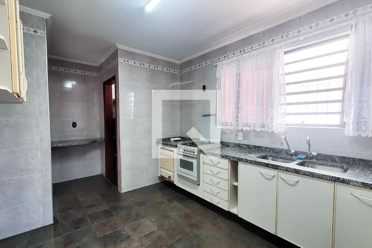Casa à Venda - Taquaral, 4 Quartos,  291 m2 em , Campinas - sp | SoloBR