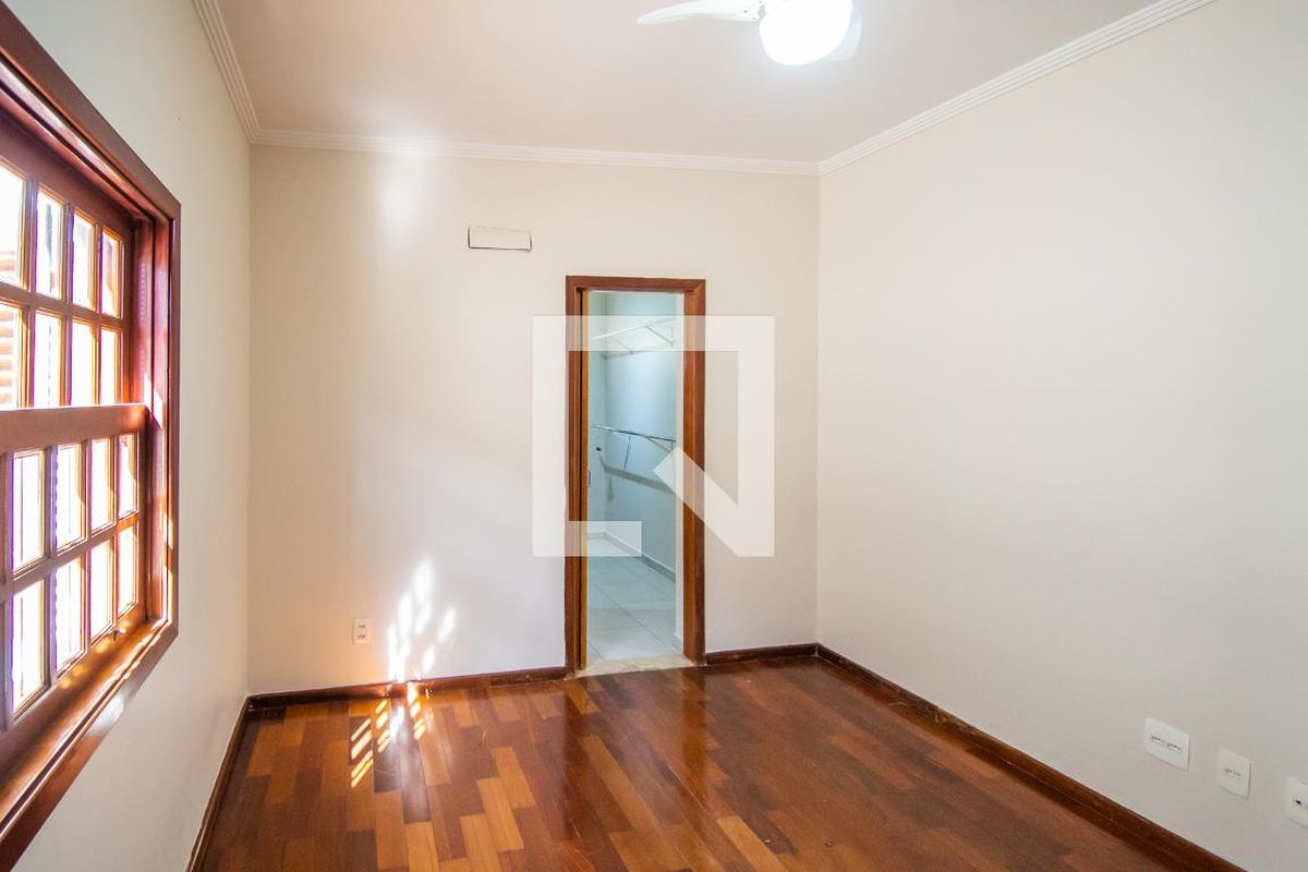 Casa à Venda - Taquaral, 3 Quartos,  312 m2 em , Campinas - sp | SoloBR