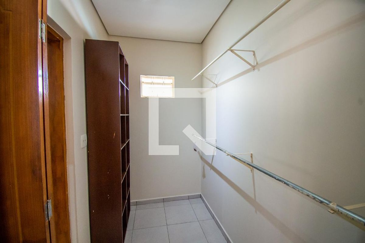 Casa à Venda - Taquaral, 3 Quartos,  312 m2 em , Campinas - sp | SoloBR