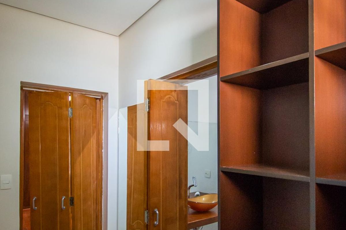 Casa à Venda - Taquaral, 3 Quartos,  312 m2 em , Campinas - sp | SoloBR