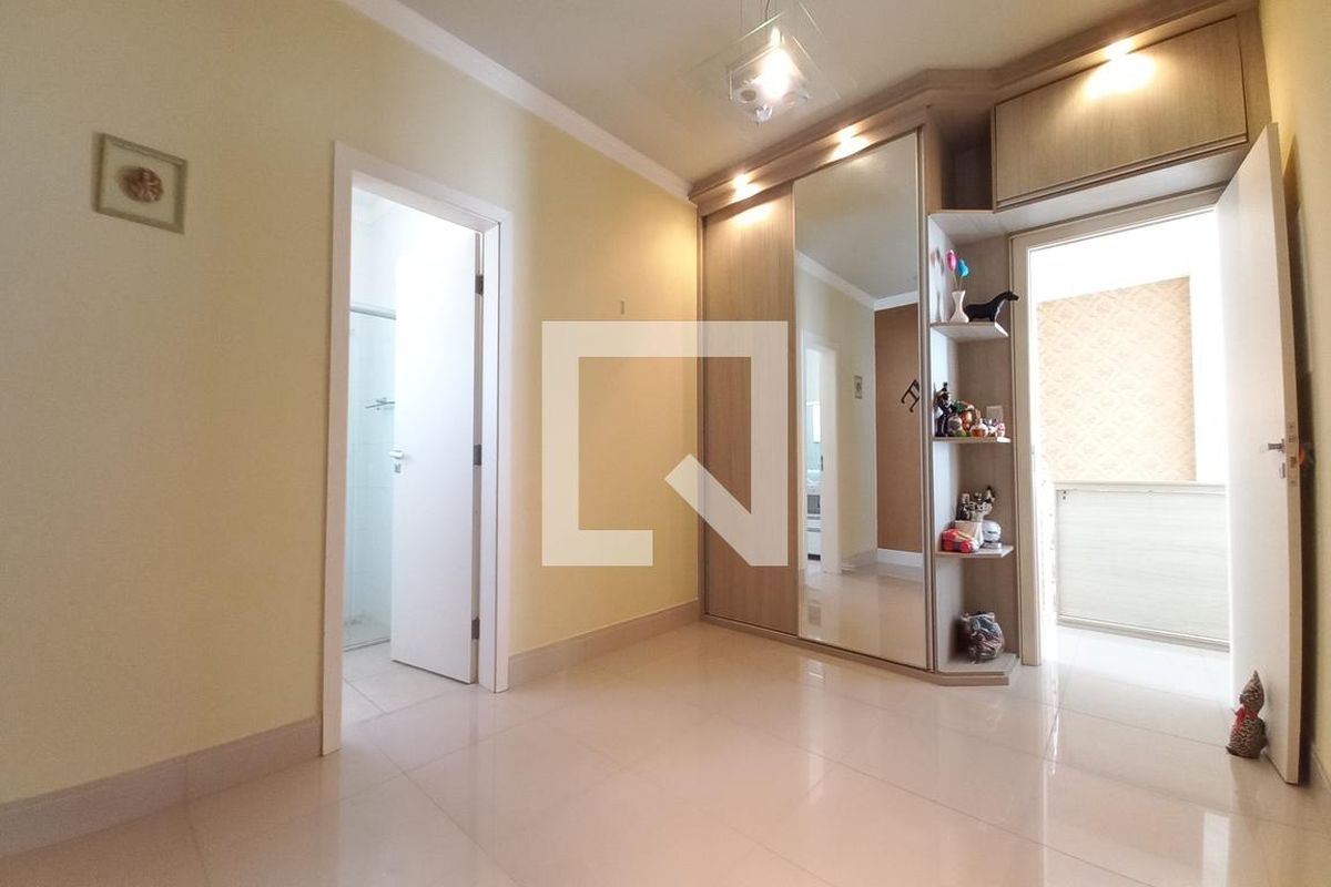 Casa à Venda - Swiss Park, 4 Quartos,  210 m2 em , Campinas - sp | SoloBR