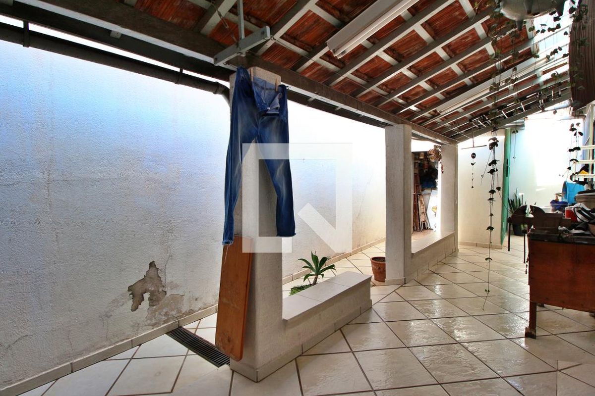 Casa à Venda - Jardim do Lago, 3 Quartos,  180 m2 em , Campinas - sp | SoloBR
