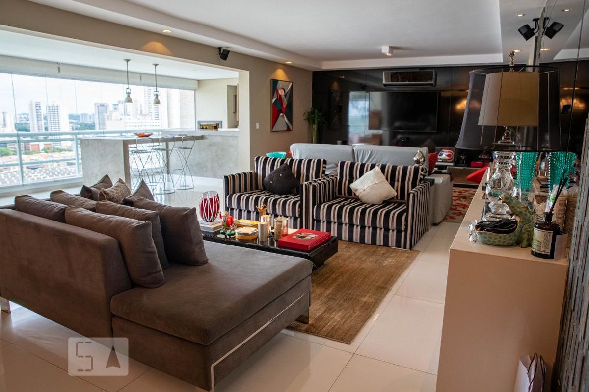 Apartamento, 3 quartos, 210 m² - Foto 1