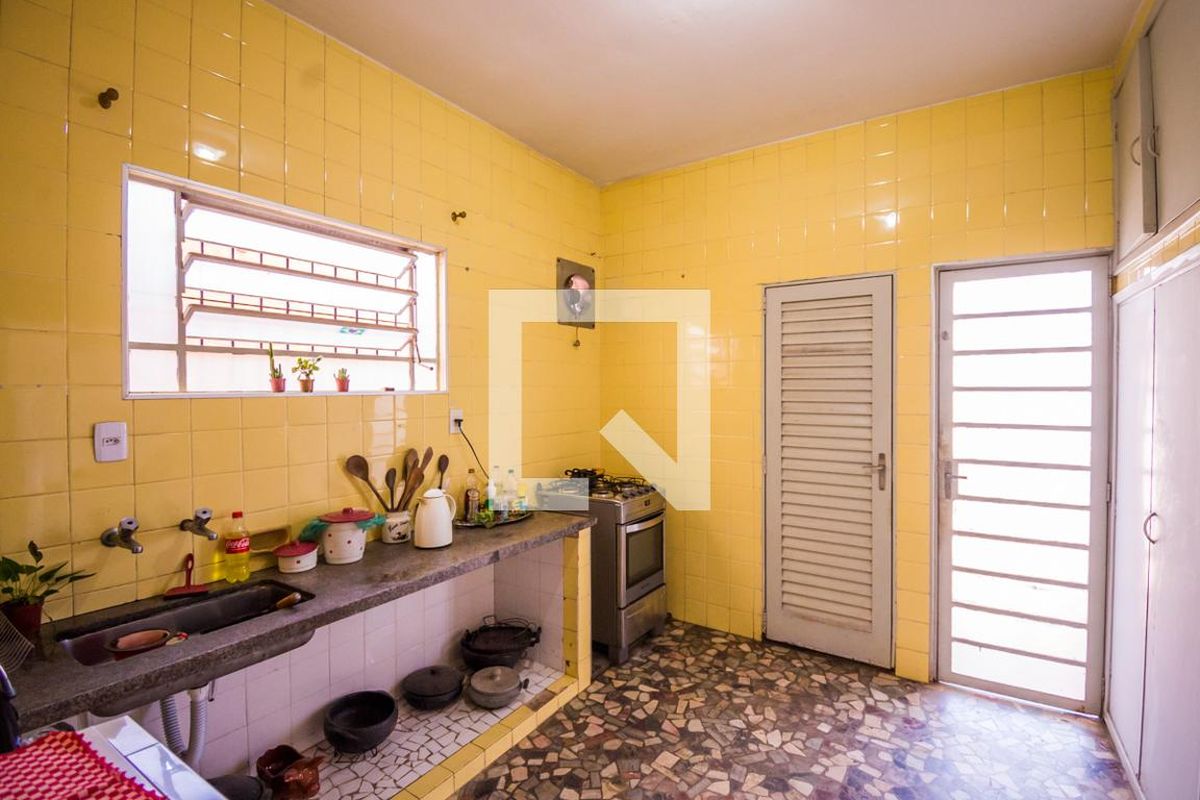 Casa à Venda - Jardim Chapadão, 4 Quartos,  250 m2 em , Campinas - sp | SoloBR