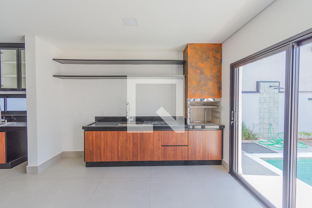 Casa à Venda - Swiss Park, 3 Quartos,  205 m2 em , Campinas - sp | SoloBR