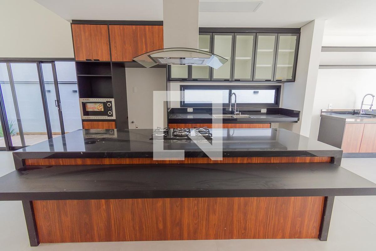Casa à Venda - Swiss Park, 3 Quartos,  205 m2 em , Campinas - sp | SoloBR