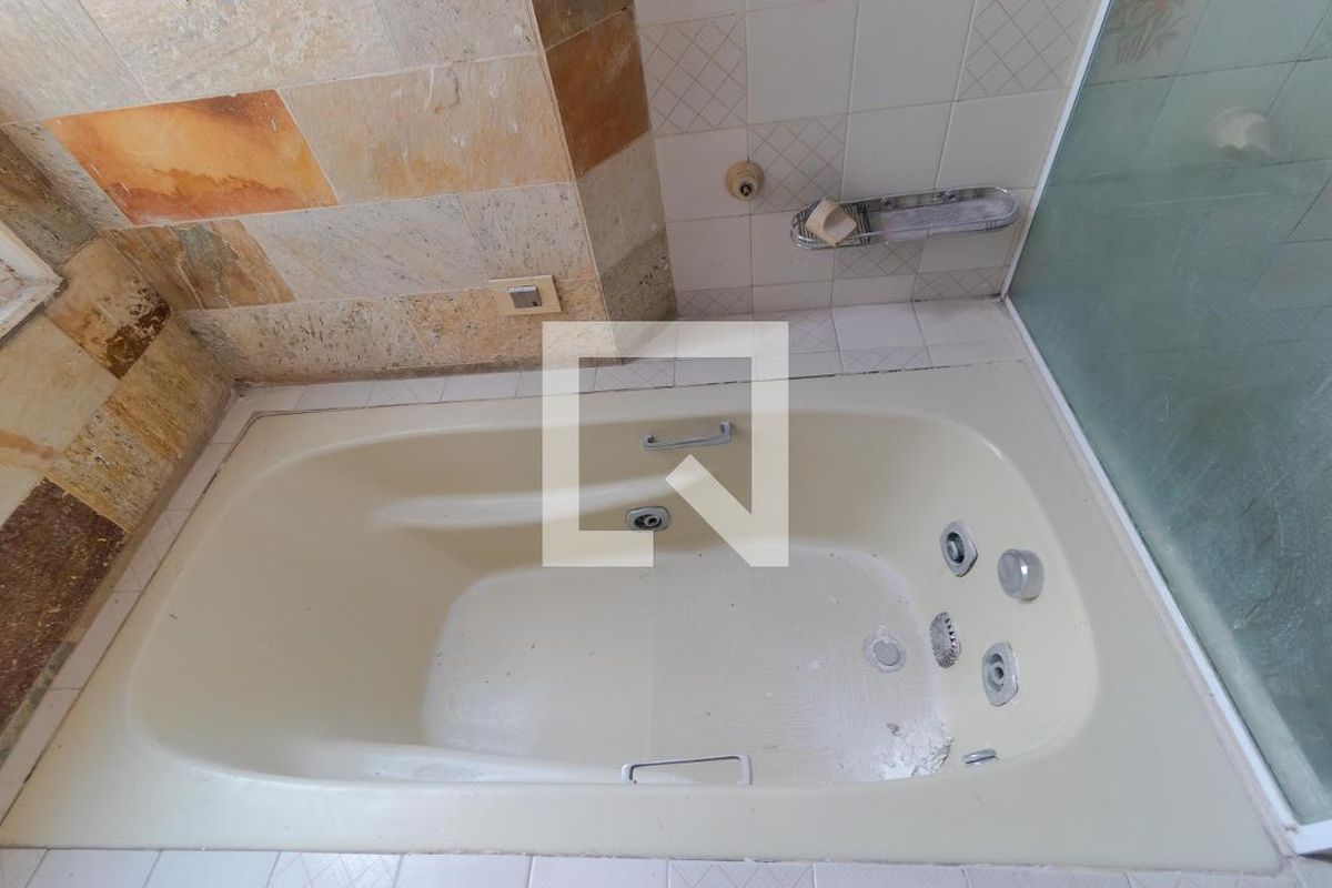 Casa à Venda - Centro, 3 Quartos,  300 m2 em , Campinas - sp | SoloBR