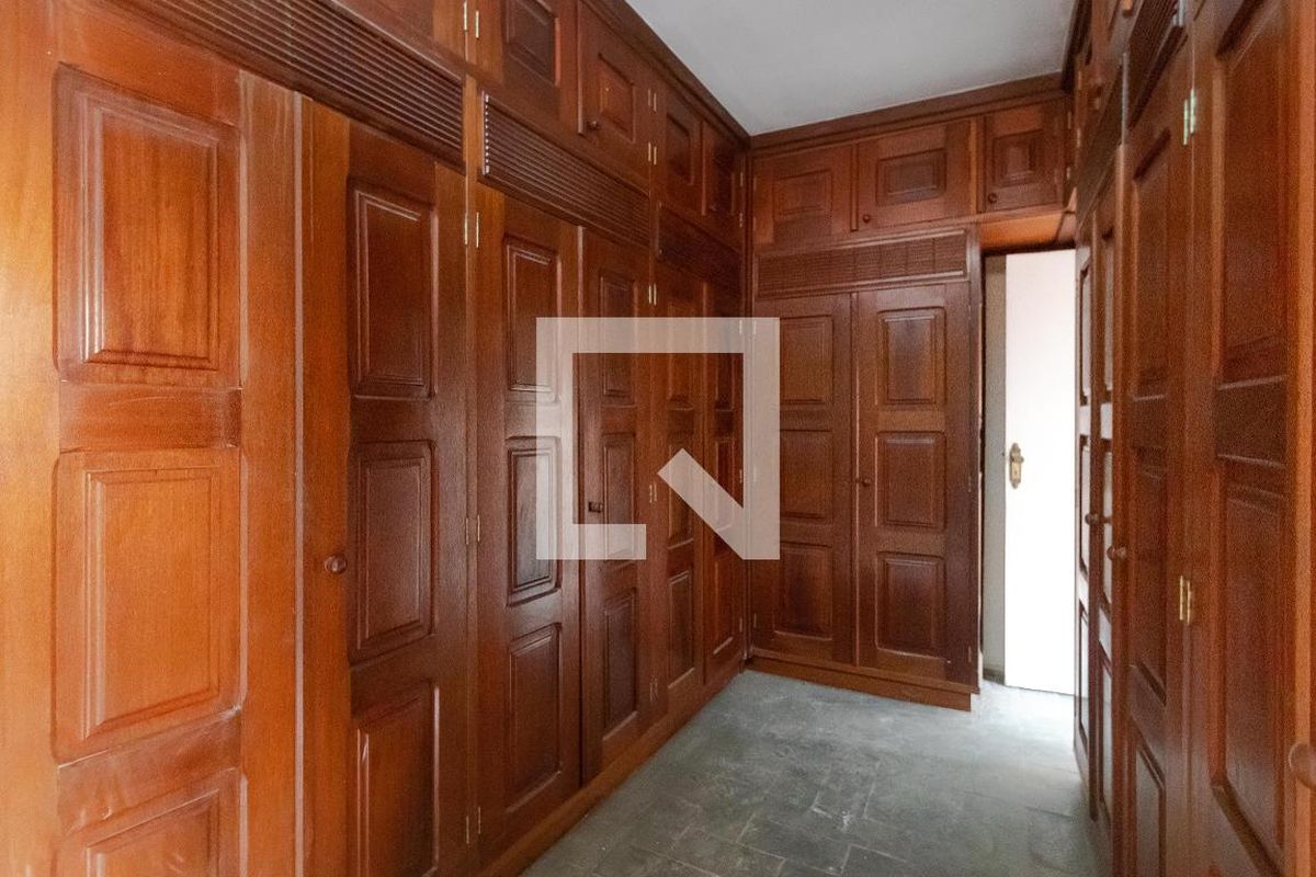 Casa à Venda - Centro, 3 Quartos,  300 m2 em , Campinas - sp | SoloBR