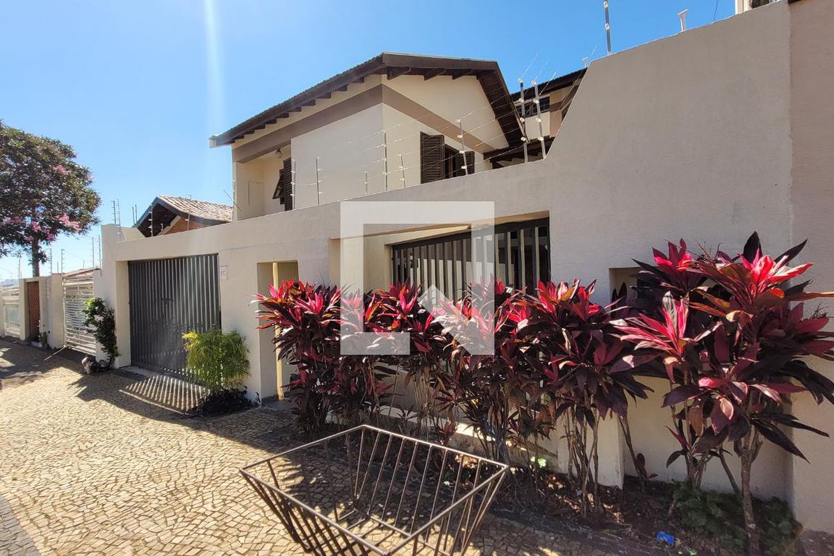 Casa à Venda - Jardim Flamboyant, 4 Quartos,  498 m2 em , Campinas - sp | SoloBR