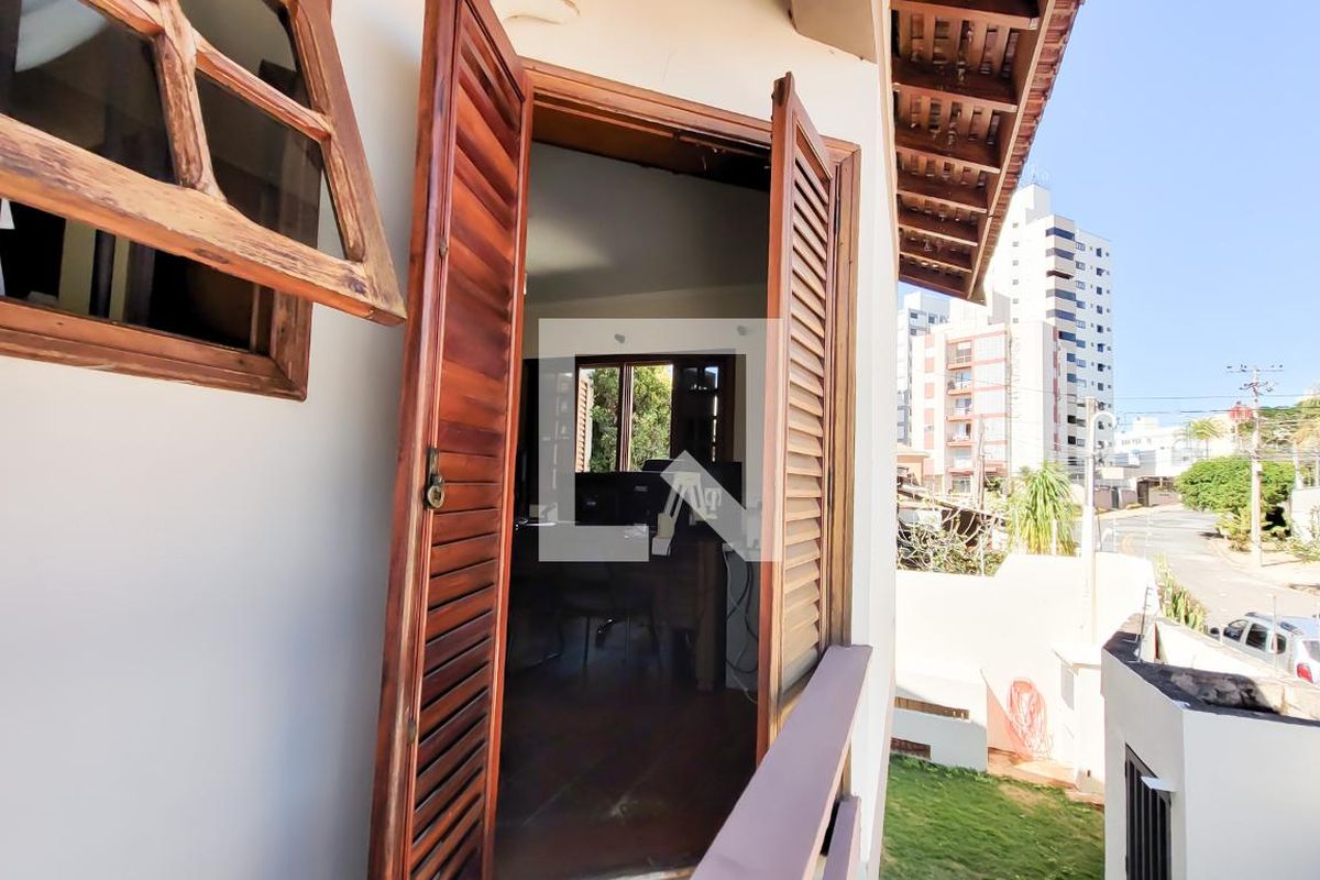 Casa à Venda - Jardim Flamboyant, 4 Quartos,  498 m2 em , Campinas - sp | SoloBR