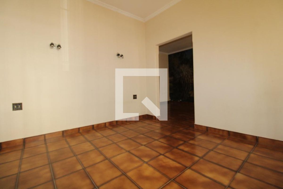 Casa à Venda - Taquaral, 3 Quartos,  190 m2 em , Campinas - sp | SoloBR