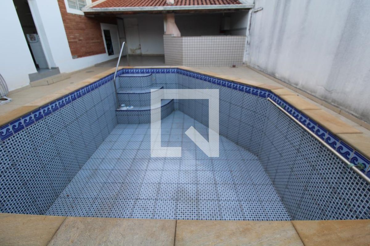 Casa à Venda - Guanabara, 4 Quartos,  300 m2 em , Campinas - sp | SoloBR