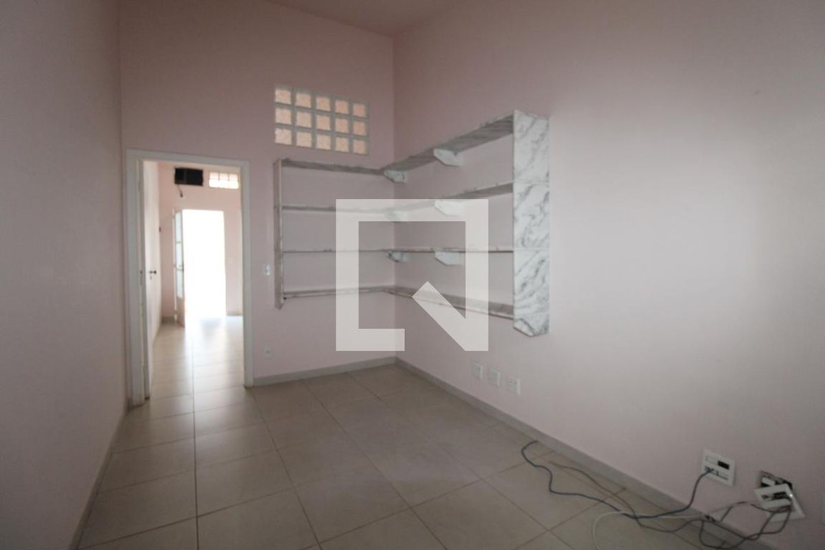 Casa à Venda - Guanabara, 4 Quartos,  300 m2 em , Campinas - sp | SoloBR