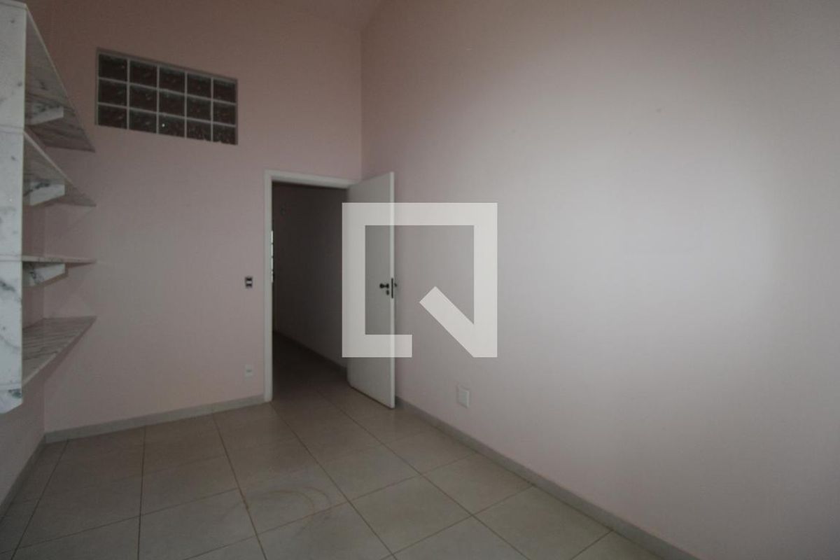 Casa à Venda - Guanabara, 4 Quartos,  300 m2 em , Campinas - sp | SoloBR