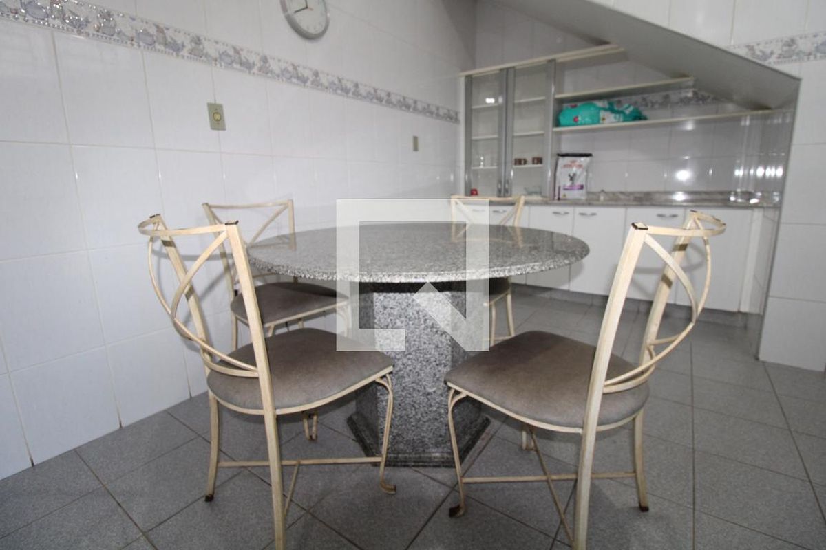 Casa à Venda - Guanabara, 4 Quartos,  300 m2 em , Campinas - sp | SoloBR