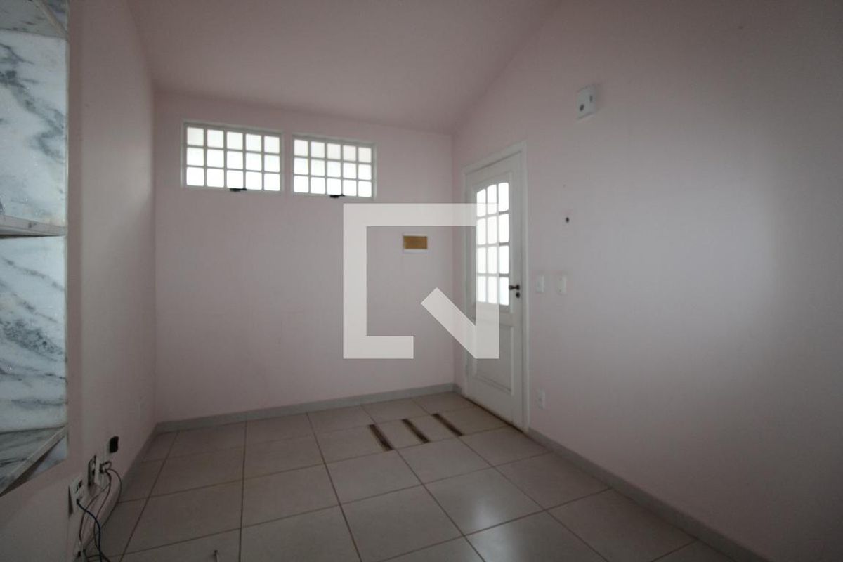 Casa à Venda - Guanabara, 4 Quartos,  300 m2 em , Campinas - sp | SoloBR