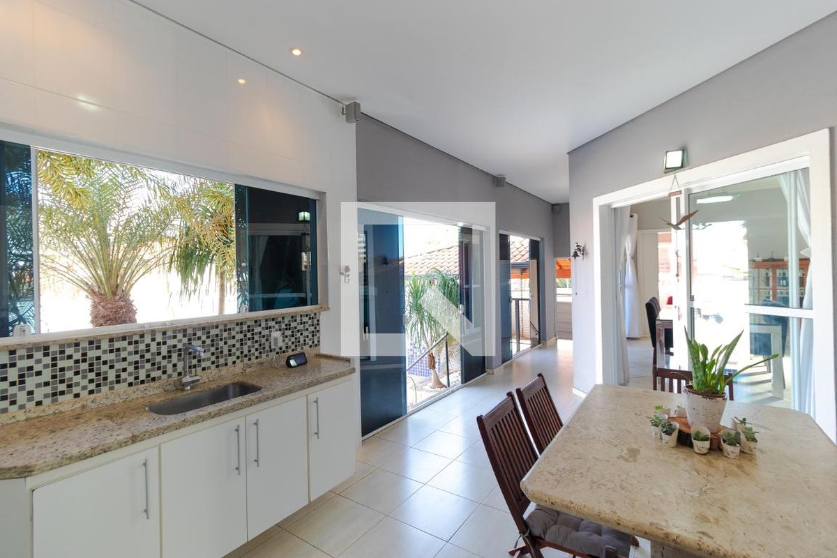 Casa à Venda - Mansões Santo Antônio, 5 Quartos,  370 m2 em , Campinas - sp | SoloBR
