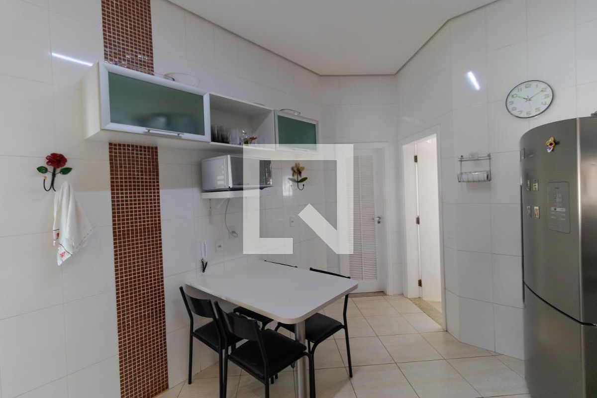 Casa à Venda - Mansões Santo Antônio, 5 Quartos,  370 m2 em , Campinas - sp | SoloBR