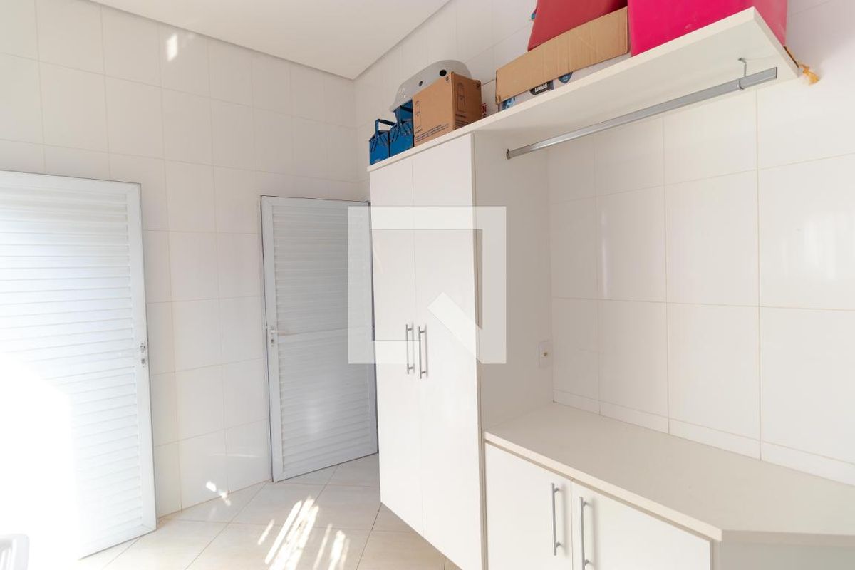 Casa à Venda - Mansões Santo Antônio, 5 Quartos,  370 m2 em , Campinas - sp | SoloBR