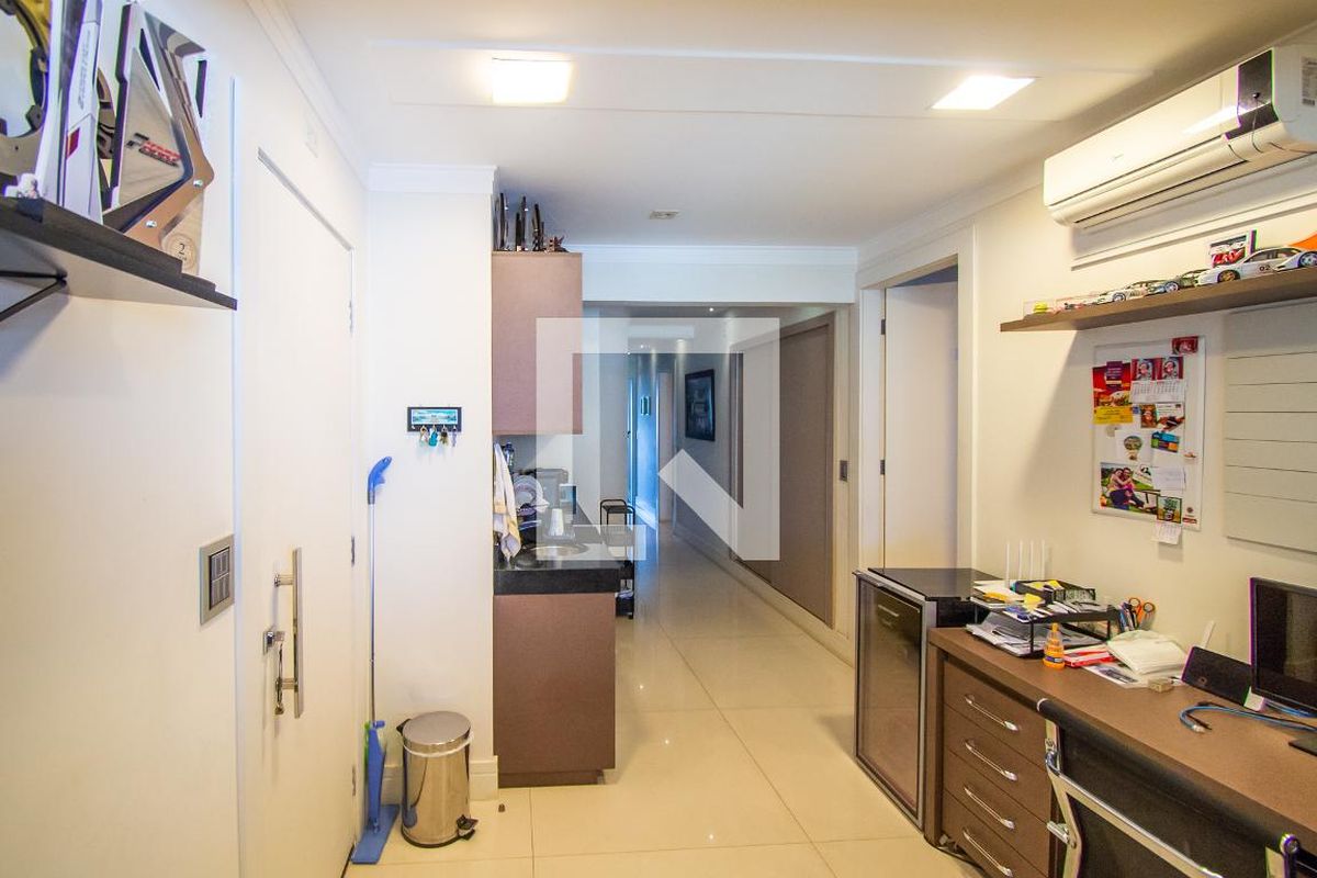Apartamento à Venda - Taquaral, 3 Quartos,  224 m2 em , Campinas - sp | SoloBR