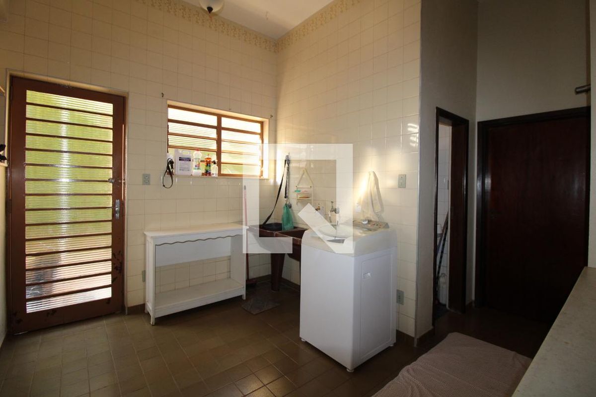 Casa à Venda - Vila Brandina, 3 Quartos,  360 m2 em , Campinas - sp | SoloBR