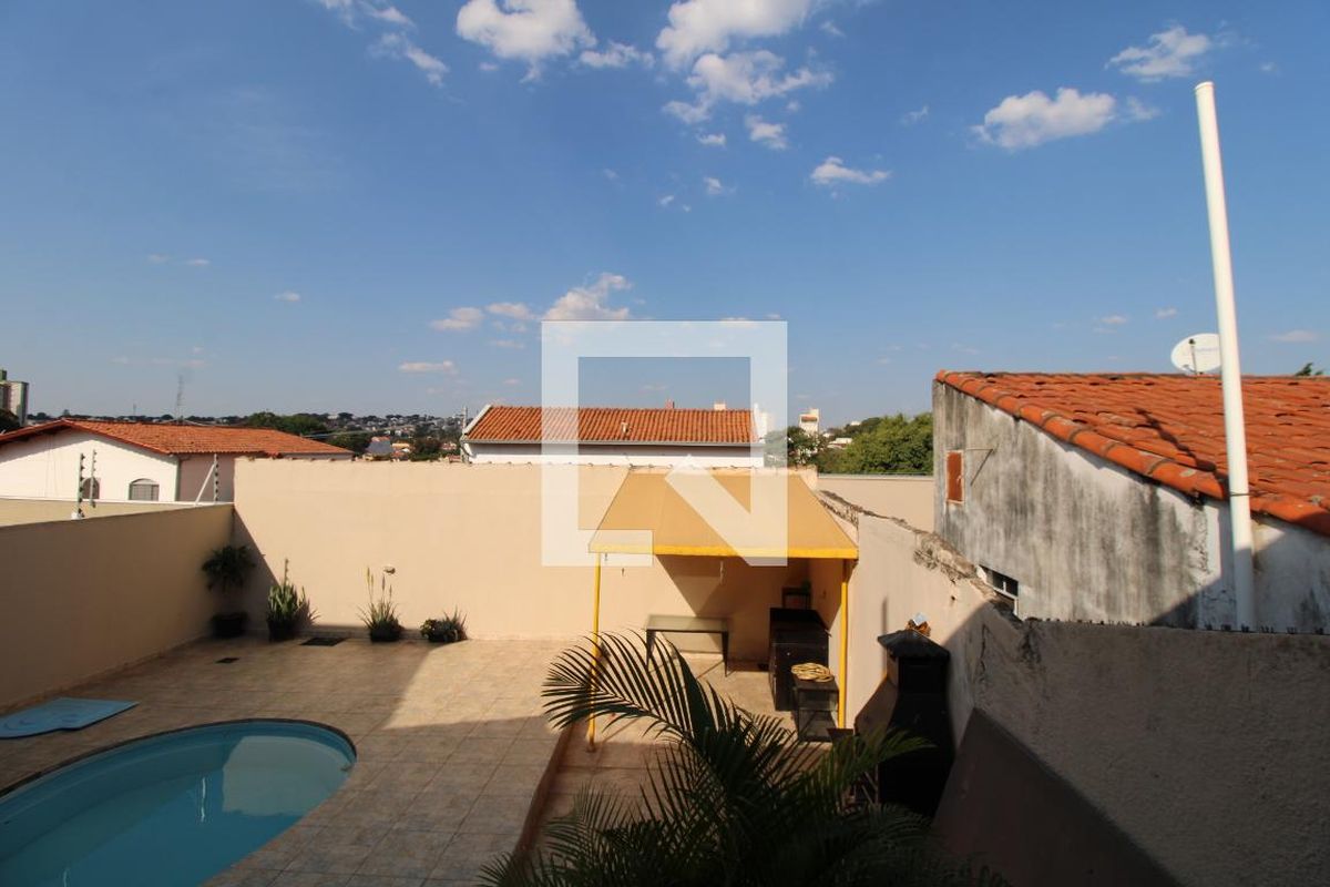 Casa à Venda - Jardim Flamboyant, 3 Quartos,  260 m2 em , Campinas - sp | SoloBR