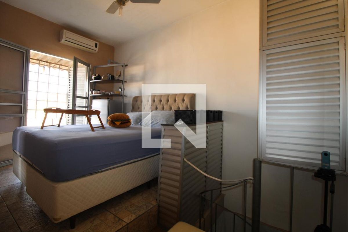 Casa à Venda - Jardim Flamboyant, 3 Quartos,  260 m2 em , Campinas - sp | SoloBR